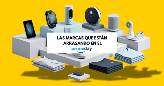 Imagen con fondo amarillo y tarima flotante con productos arriba de ella como móviles camiseras zapatos, todos en tonos celestes gris y con un titulo que dice "Las marcas que estan arrasando en el prime day.